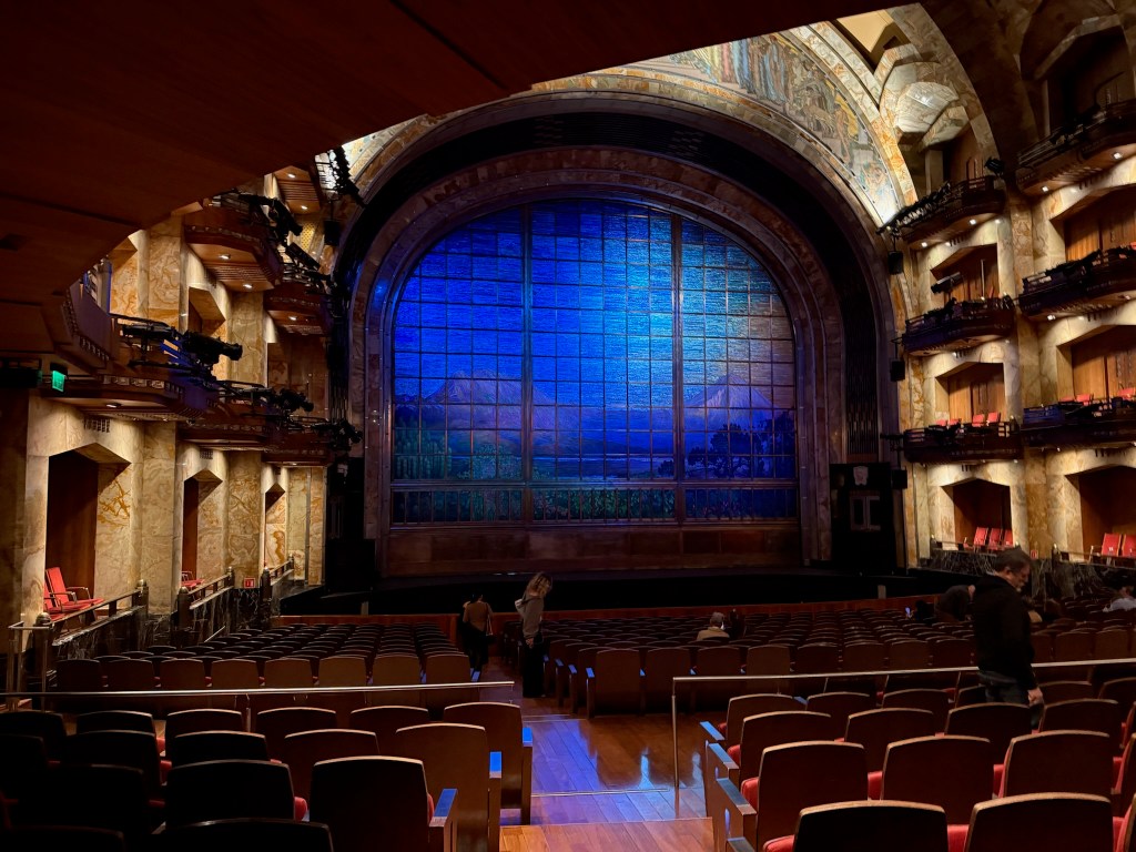 Tiffany Stage Curtain Screen - Bella Artes